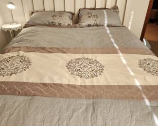 Queen Mattress/Box Spring....Shabby Chic Style 'Fence' Headboard. 