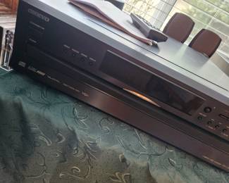 Onkyo Compact Disc Changer. DX-C350