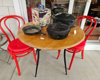 Enamel & Cast Iron Pans 