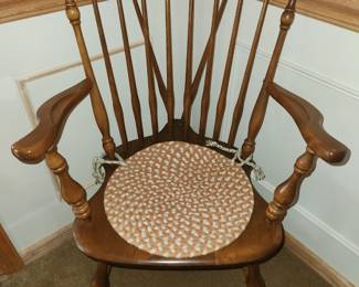 Vintage Ethan Allen dining arm chair
Qty 2