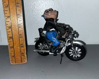 Hog on Hog Statue $5.00
