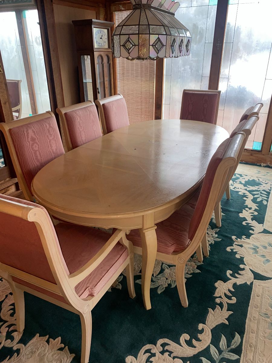 Dining table with 6 chairs 