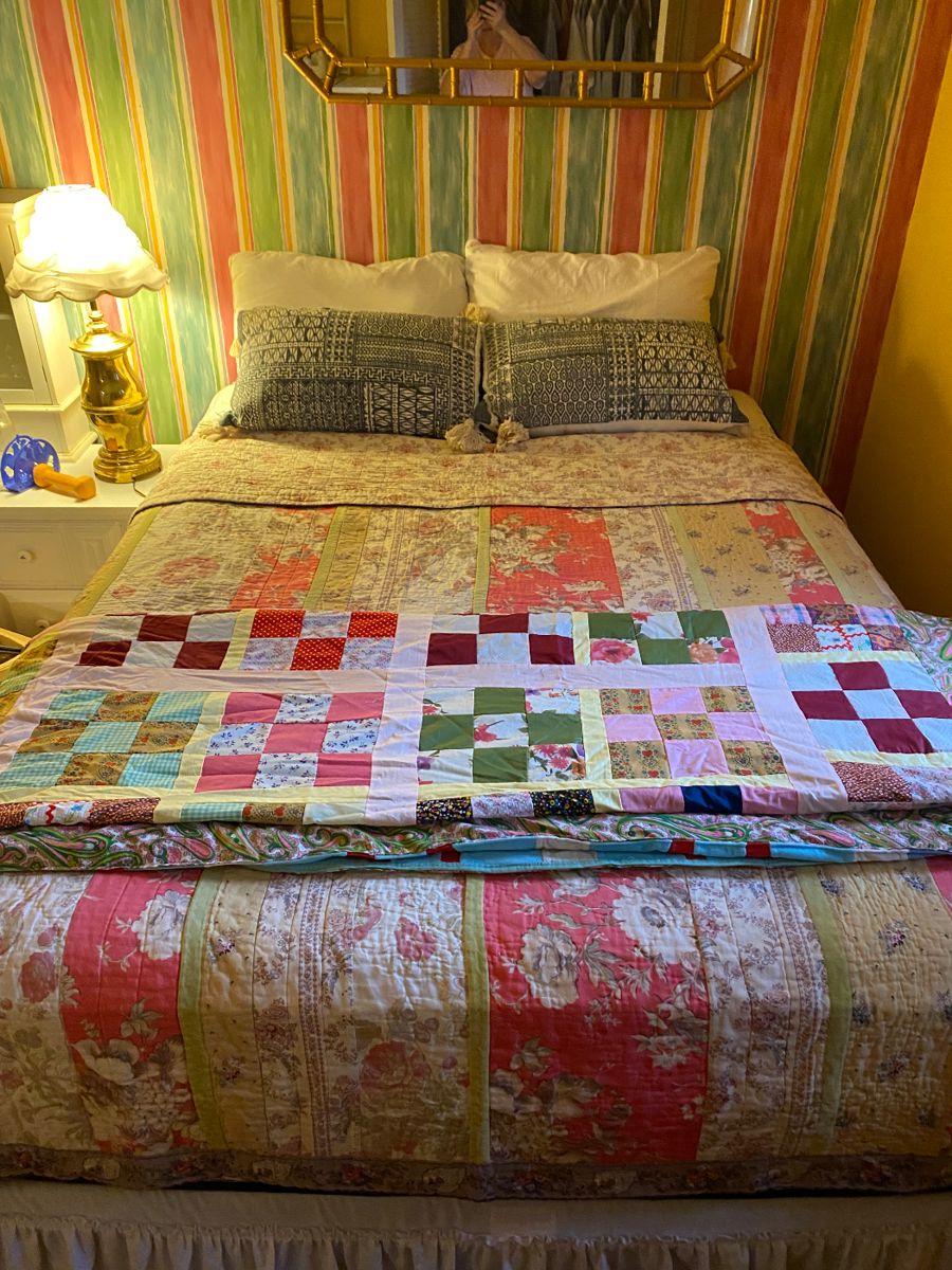 Queen size bed and quilts 
