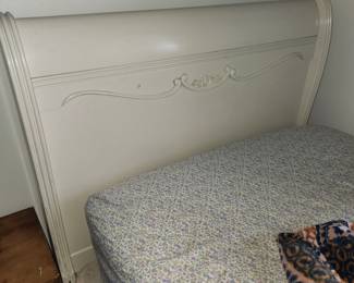 Twin sleigh bed