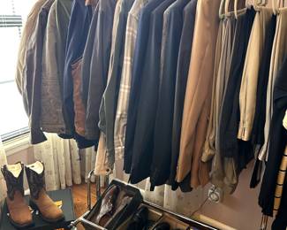 Lots of Men's clothing - Carhartt, Cabela's, Dockers, Izod, Regatta, VanHuen, Magellan