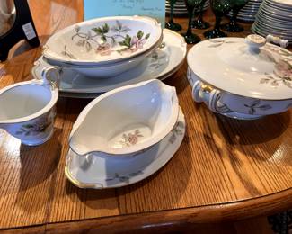 Se YEI "Peony" Japanese Fine China 10 pc place setting plus lots of serving pieces.