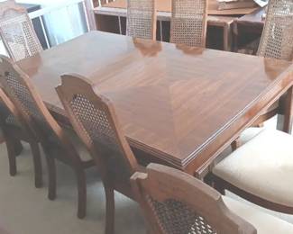 KVS056 Dinning Room Table & Chairs