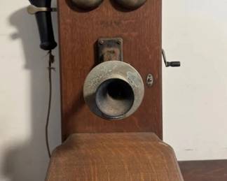KVS085 - Vintage wall mount crank telephone 