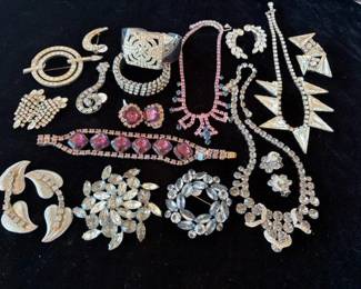 Fun vintage bling - Weiss, etc