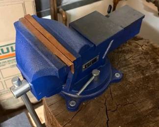 Central Forge Co. bench vise