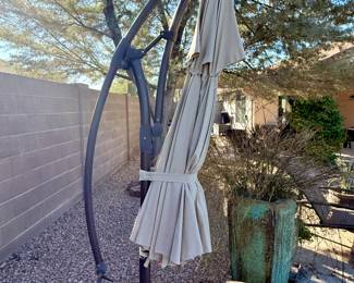 Overhanging outdoor umbrella