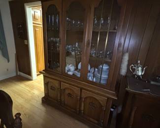 Vintage Ethan Allen Heirloom Nutmeg Maple Colonial China Cabinet