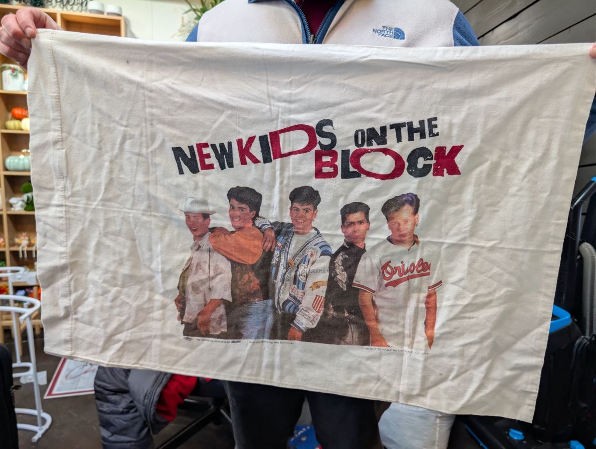 Random Eclectic Family Shop Sale! Everything Has to Go!
Priced to make sure of it.
Come grab a trinket and some tools. 
Lots of Women’s L/XL clothes n great condition. 
Check put photos for inspo and see ya there! 
