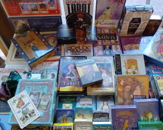 100+tarot decks