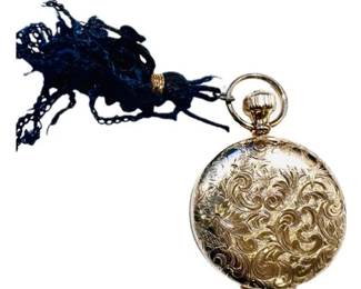 "Estee Lauder" Vintage Gold Tone Compact With Filigree Design & Decorative Tassel - Signed On Interior Case