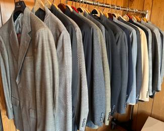 Men’s suits BrooksBrothers beautiful well-kept!!!! Matching ties and pants.