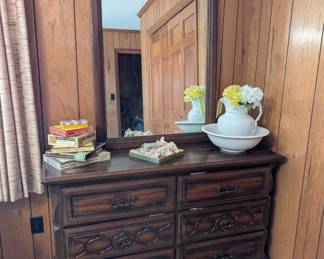 Retro dresser w/mirror