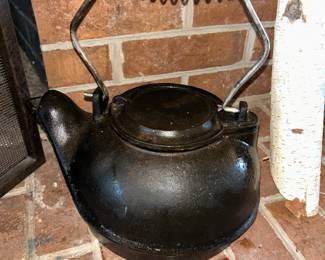 Vtg Cast Iron Kettle