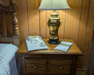 Vtg Thomasville bedside table—we have 2!