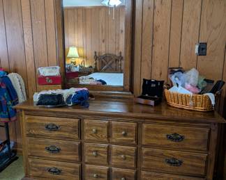 Vtg Thomasville dresser w/mirror