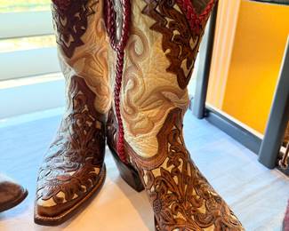 Hardship boots size6