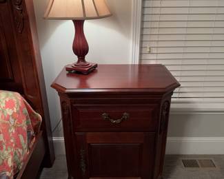 Beautiful dark cherry finish nightstand with one drawer and one cabinet.
31 inches high, 27 inches wide, 18 inches deep.
Lamp with shade is 25 inches high