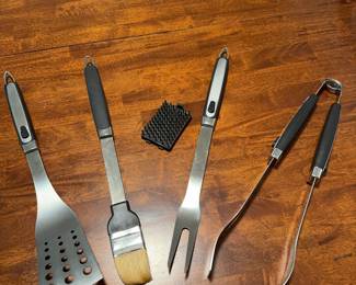 Assorted grilling implements