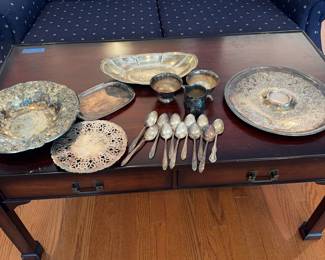 Assorted silver plate pieces. Please note, this is not Sterling.
10 Oneida spoons, Paul Revere commemorative creamer.&nbsp;
Some pieces by Rogers company.