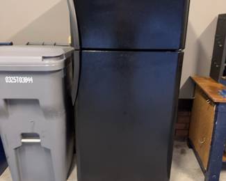 Frigidaire refrigerator with top-mount freezer, 20.6 cu.