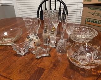 4 pair of crystal salt and pepper shakers, 2 candy bowls, one bell, one pitcher, one vase (very heavy), 3 serving bowls.

(Lenox crystal stems in separate lot.The ones in the photo here are not in this lot)