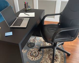 Black office desk measuring 46"x20"x30". Black rolling office chair 25"x23"x43". Pho plant pen holder and wire trash basket
Computer laptop ( no hard drive prop use only)&nbsp;
