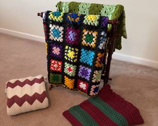 4 afghans plus quilt rack