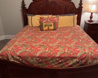 Gorgeous king bedframe with beautiful detail work and curved footboard. 81"x90"x71". 28"mattress height. Beautyrest mattress and boxspring.&nbsp;
Custom comforter and shams included.