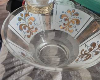 Vintage chip and dip bowl