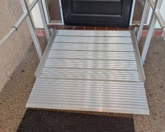 Aluminum wheel chair ramp with handrails 
