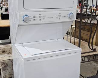 WASHER / DRYER STACKED