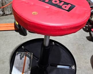 ROLLING WORK STOOL