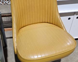 VINTAGE SWIVEL CHAIR