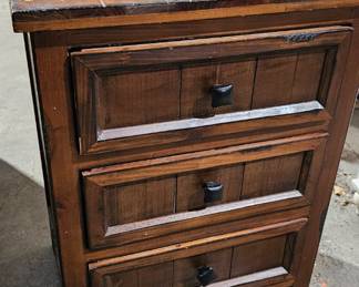 NIGHTSTAND / END TABLE