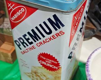 VINTAGE PREMIUM SALTINE CRACKER TIN