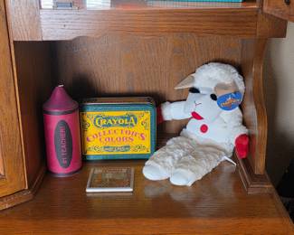 Crayola tin, Lambchop hand puppet