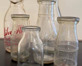 168 VintageMilkBottlesCarnationBordenSilverHillDiamondHead