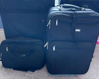 21 4PieceBlackLuggageCollection