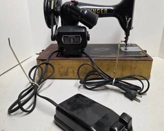 157 VintageSingerModel99KElectricSewingMachine
