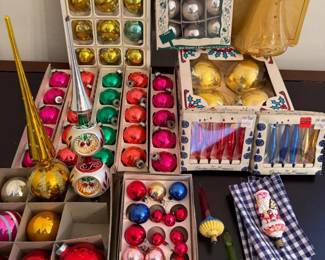 175 VintageChristmasGlassOrnamentsBubblersStockings