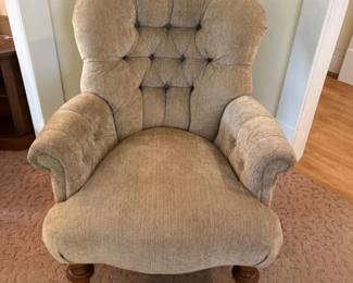 11 TraditionalButtonTuftedClubChair