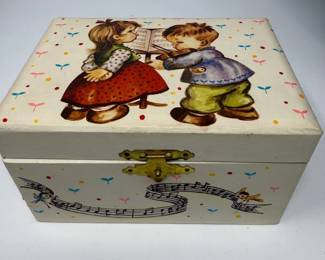 233 VintageBallerinaJewelryBoxofCoinsCollectibles