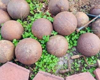 Cannon balls, 2 sizes. 