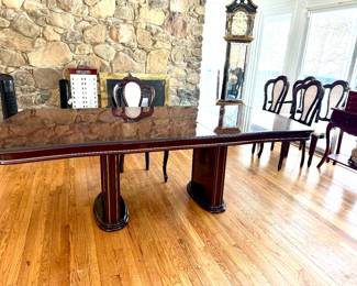 Diningroom Table with Leaf (Matches China Cabinet)