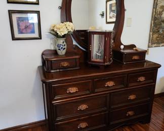 dresser, jewelry box